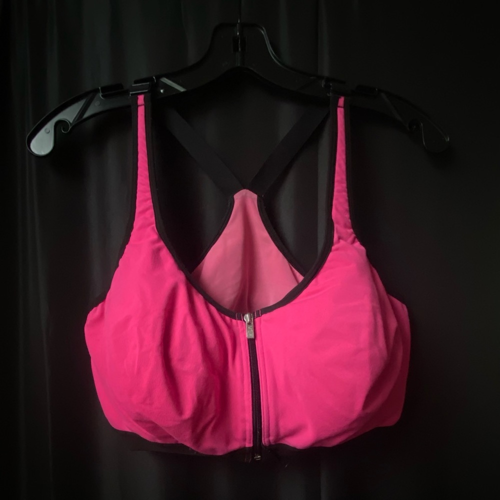 VS pink knock out sports bra